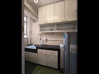 Shek Tong Tsui - Chong Yip Centre Block B 04