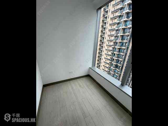 Tai Kok Tsui - L・Living 23 03