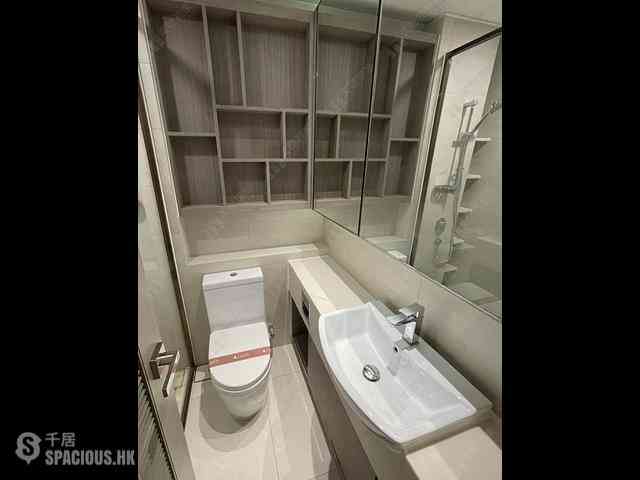 Tai Kok Tsui - L・Living 23 04