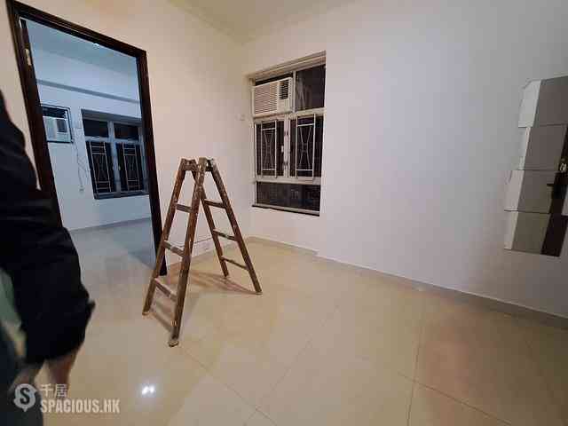 Mong Kok - Hung Wai Building Block 1 07