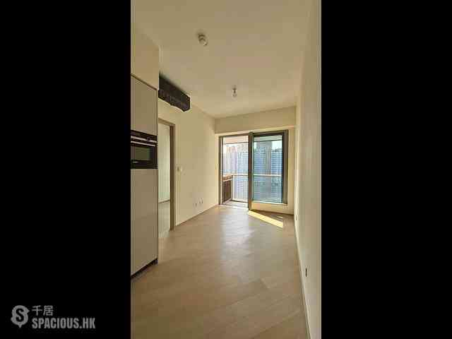 Lohas Park - Lohas Park Phase 11C Villa Garda II Tower 2A 02