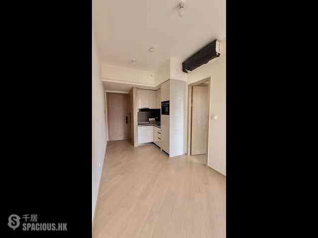 Lohas Park - Lohas Park Phase 11C Villa Garda II Tower 2A 03