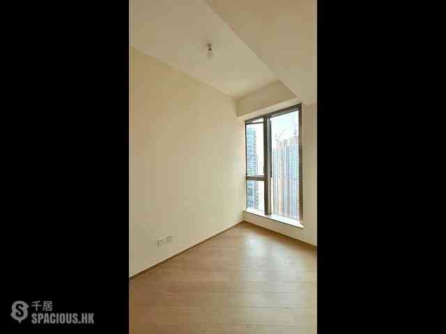 Lohas Park - Lohas Park Phase 11C Villa Garda II Tower 2A 04