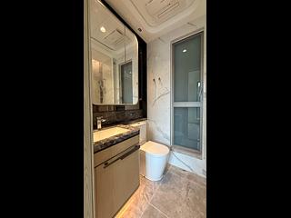 Lohas Park - Lohas Park Phase 11C Villa Garda II Tower 2A 05