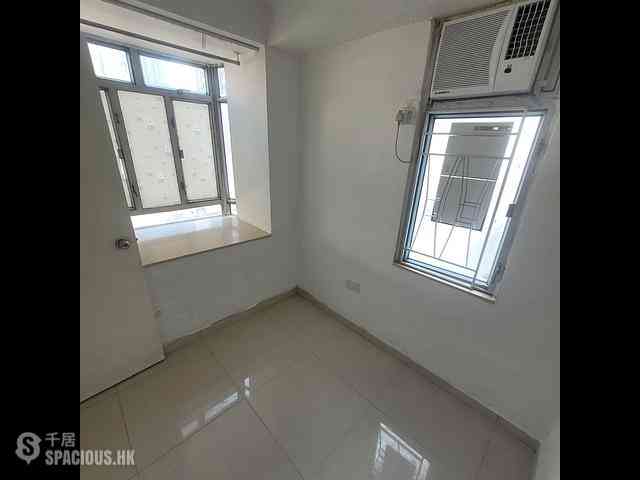 To Kwa Wan - Yee Fai Building 01