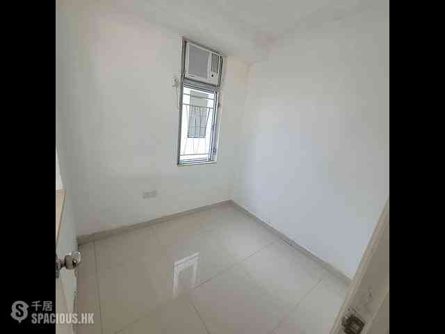 To Kwa Wan - Yee Fai Building 02