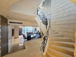 The Peak - Strawberry Hill 03