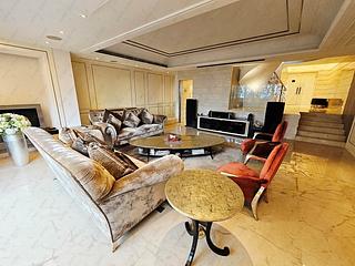 The Peak - Strawberry Hill 06