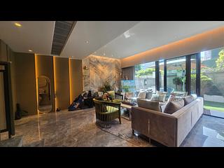 Sha Tin - St Moritz 06