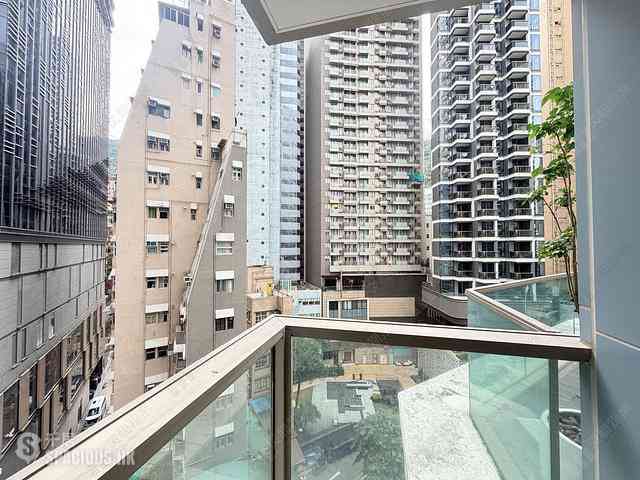 Wan Chai - The Avenue Phase 1 03