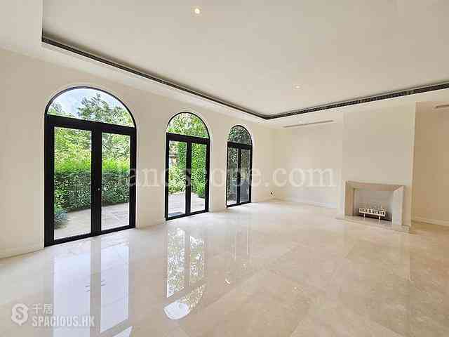 The Peak - Strawberry Hill 01