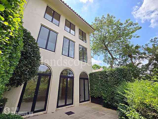 The Peak - Strawberry Hill 02