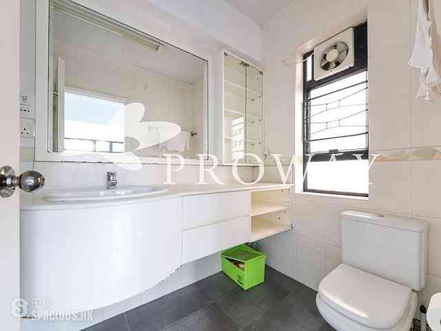 Mid Levels Central - Mackenny Court 05