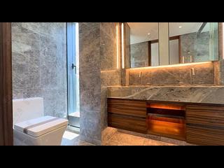 Mid Levels West - University Heights Tower 2 02