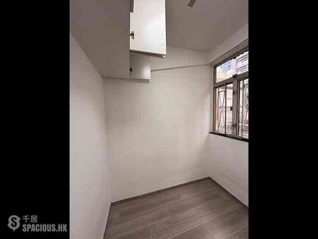 Mong Kok - Wing Wah Building 04