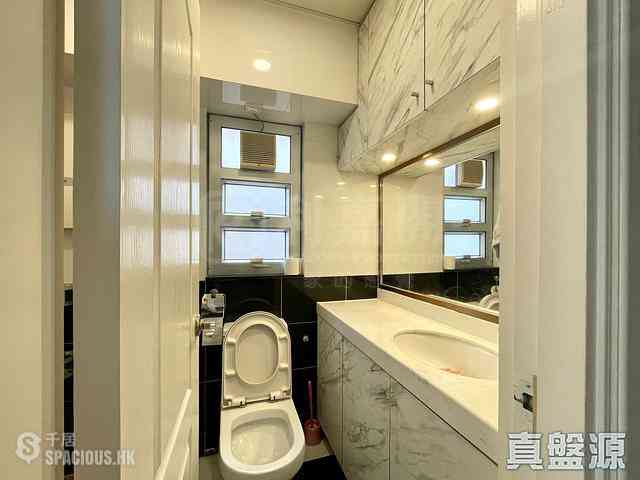 Tseung Kwan O - Well On Garden Block 4 04