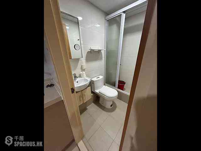 Sheung Wan - 70, Des Voeux Road West 04