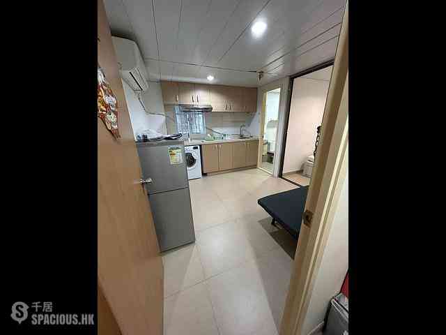 Sheung Wan - 70, Des Voeux Road West 01