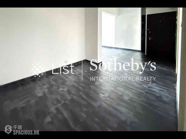 Mid Levels Central - Mackenny Court 03