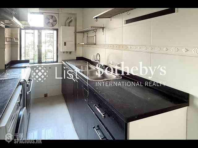 Mid Levels Central - Mackenny Court 09