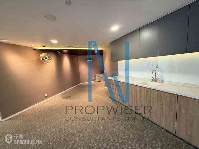 Wan Chai - Convention Plaza Office Tower 06
