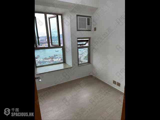Tai Kok Tsui - Harbour Green Tower 5 04