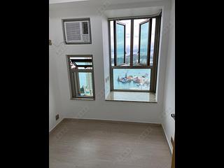 Tai Kok Tsui - Harbour Green Tower 5 06