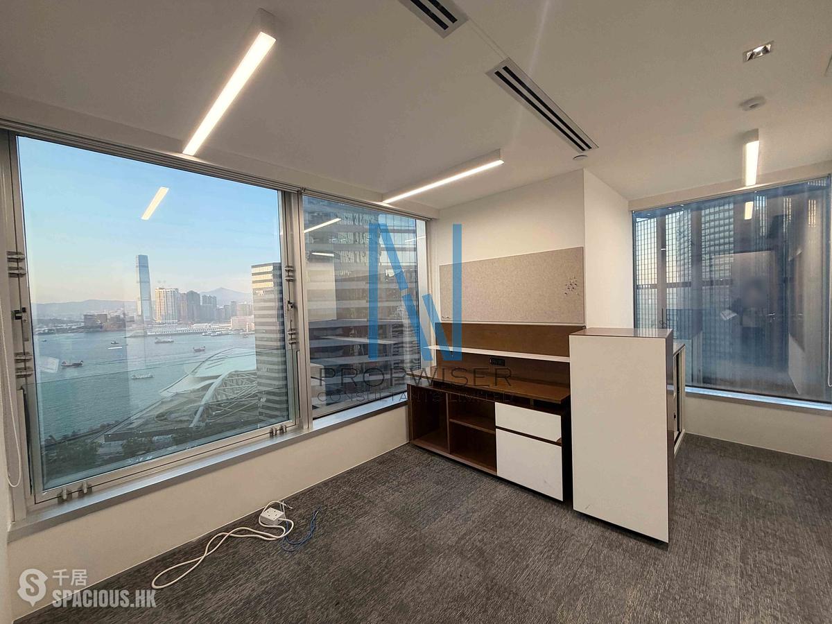 Wan Chai - Central Plaza 01