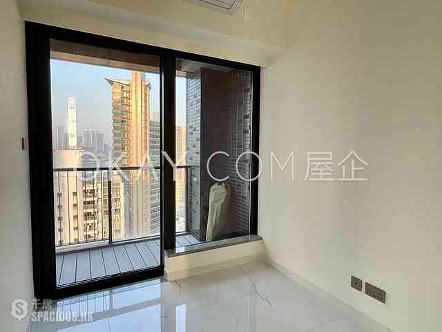 Sai Ying Pun - The Queens 06