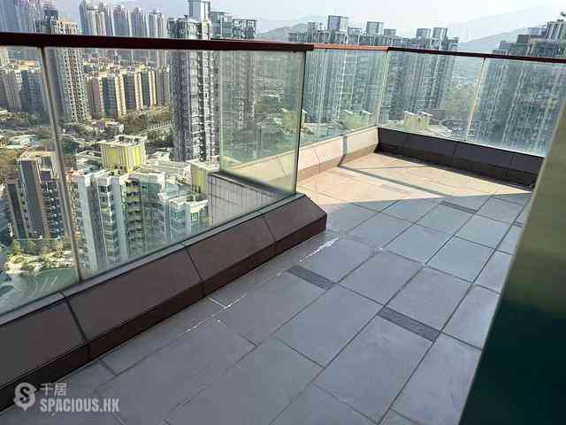Yuen Long - The Brand 18