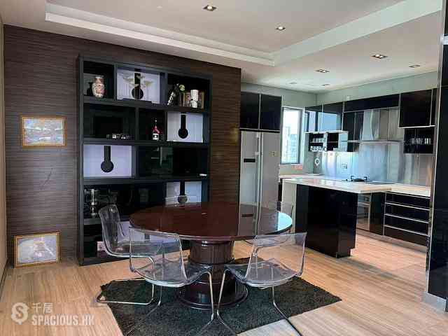 Yuen Long - The Brand 28
