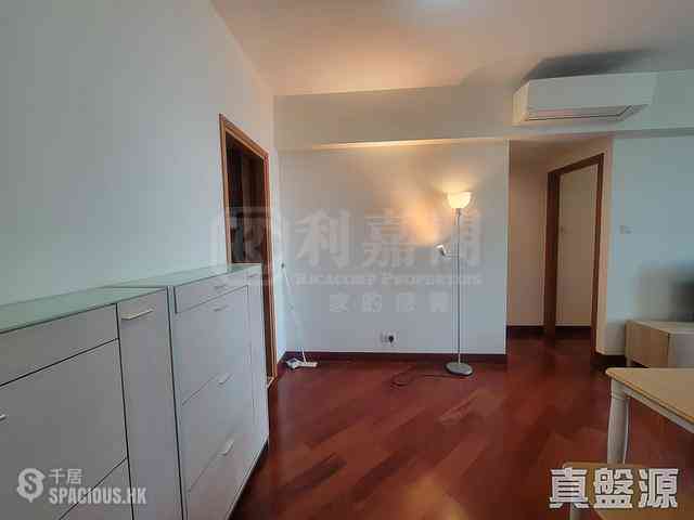 West Kowloon - The Arch Star Tower (Block 2) 04
