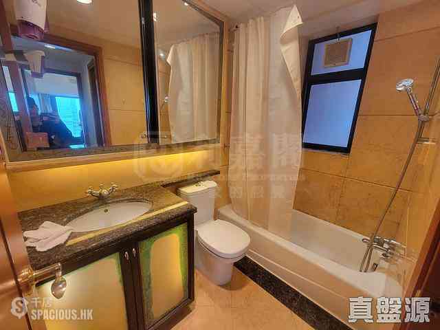 West Kowloon - The Arch Star Tower (Block 2) 09