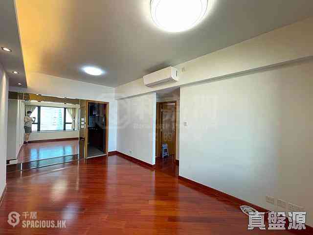 West Kowloon - The Arch Star Tower (Block 2) 02