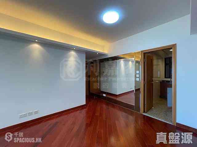West Kowloon - The Arch Star Tower (Block 2) 03