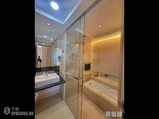 West Kowloon - The Cullinan (Tower 21 Zone 5 Star Sky) 01
