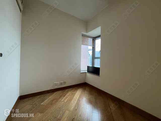 Tai Kok Tsui - Harbour Green Tower 6 06