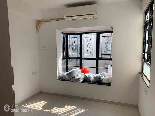 Wan Chai - Kwong Wah Building 06