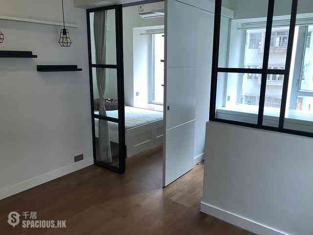 Sai Ying Pun - Hoi Sing Building Block 1 01
