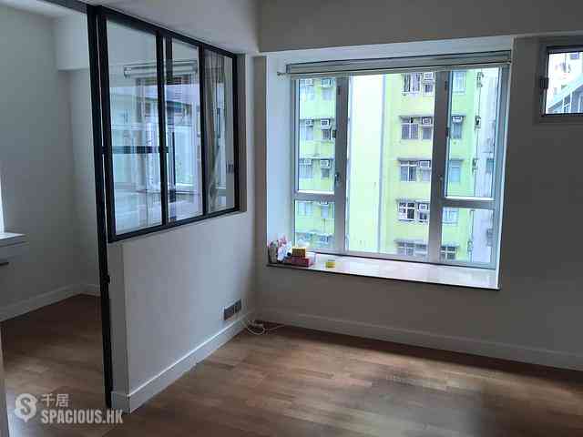 Sai Ying Pun - Hoi Sing Building Block 1 02