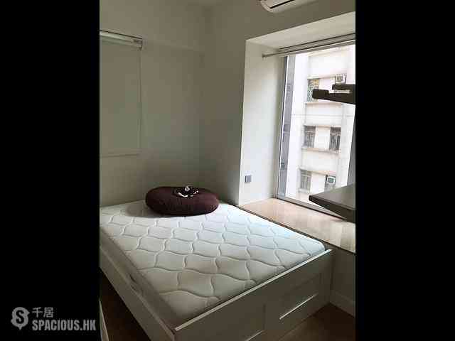 Sai Ying Pun - Hoi Sing Building Block 1 05