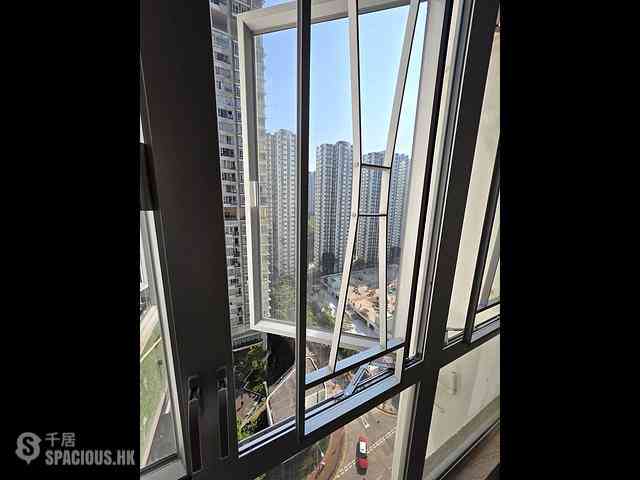 Quarry Bay - Nan Fung Sun Chuen Block 1 01