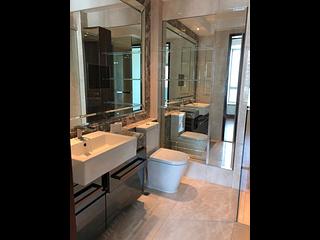 Wan Chai - The Avenue Phase 2 Block 1 04