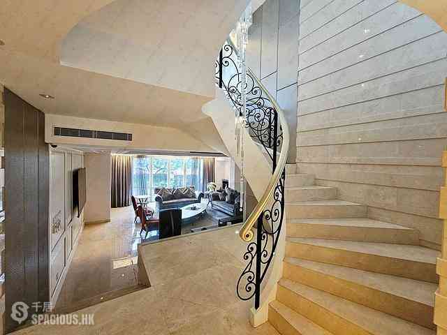 The Peak - Strawberry Hill 03