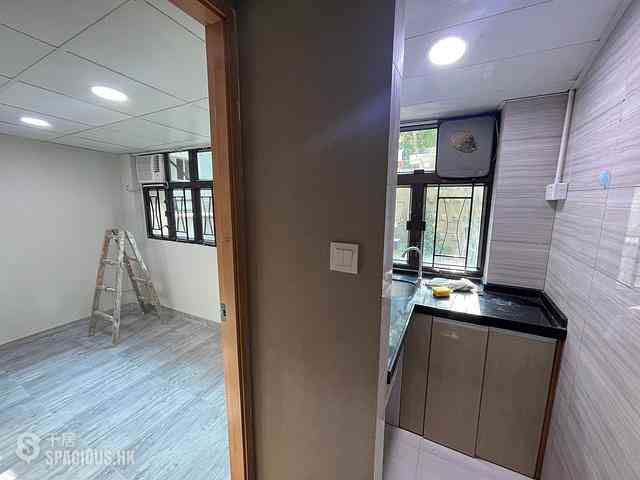 Sheung Wan - 16-18, Queen's Road West 01
