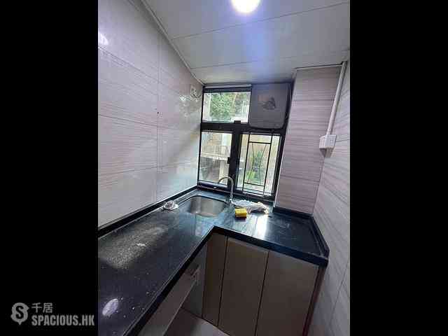 Sheung Wan - 16-18, Queen's Road West 04