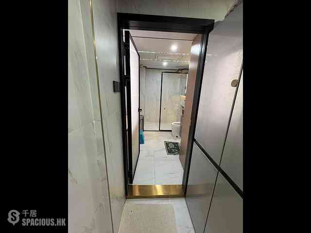 Wan Chai - Yau Tak Building 05