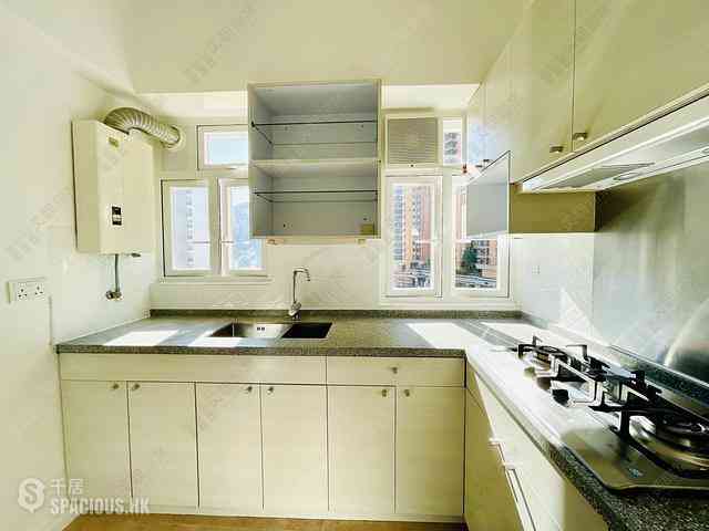 Leighton Hill - H & S Building 03