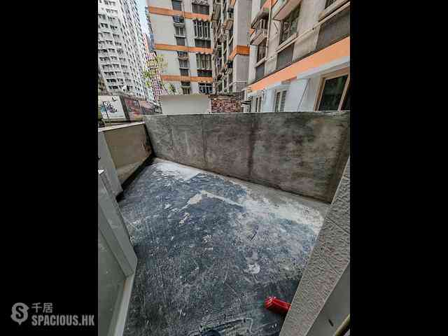 Wan Chai - Man On House 11