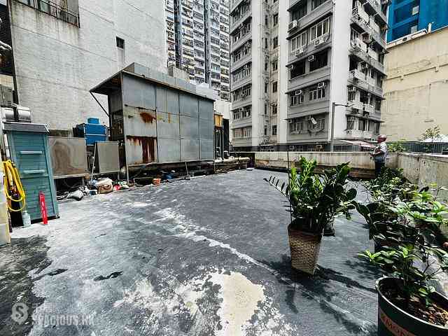 Wan Chai - Man On House 12